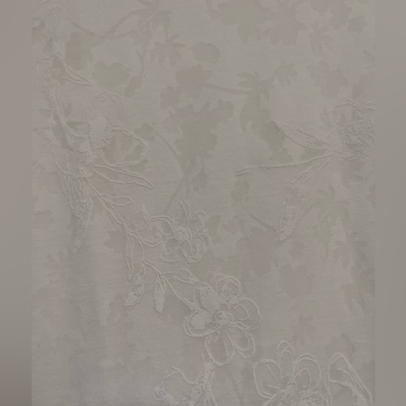Chicos White Floral Burnout Tee in beautiful crisp white size 1 (M) - Picture 7 of 10